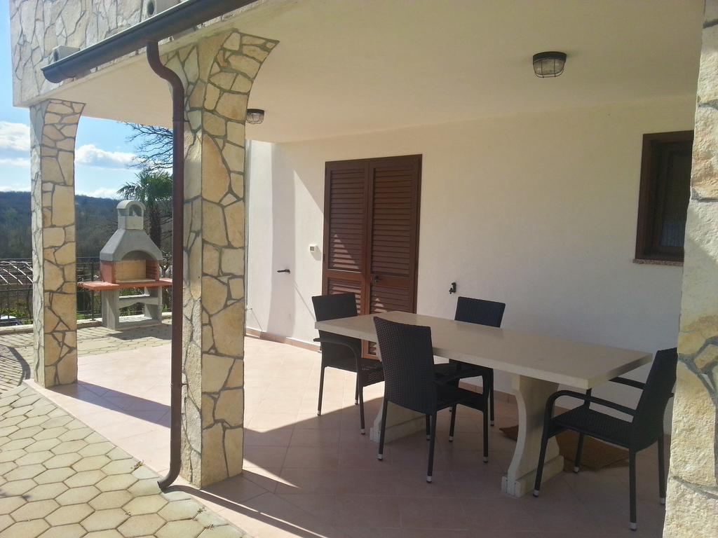 Villa Lara Karojba Ruang foto