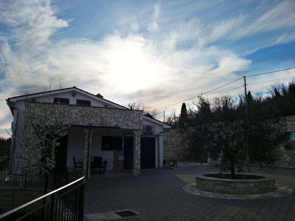 Villa Lara Karojba Ruang foto