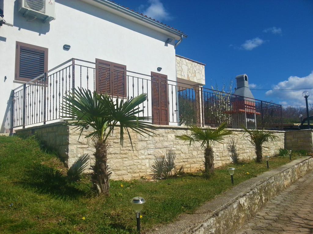 Villa Lara Karojba Ruang foto